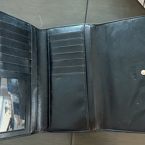 Coach wallet used but in very good shape - Picture 3 of 4